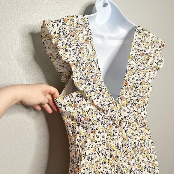 Minkpink Surrey Ditsy Floral Mini Dress Women's Size Medium NEW V neck ruffle - Picture 6 of 13